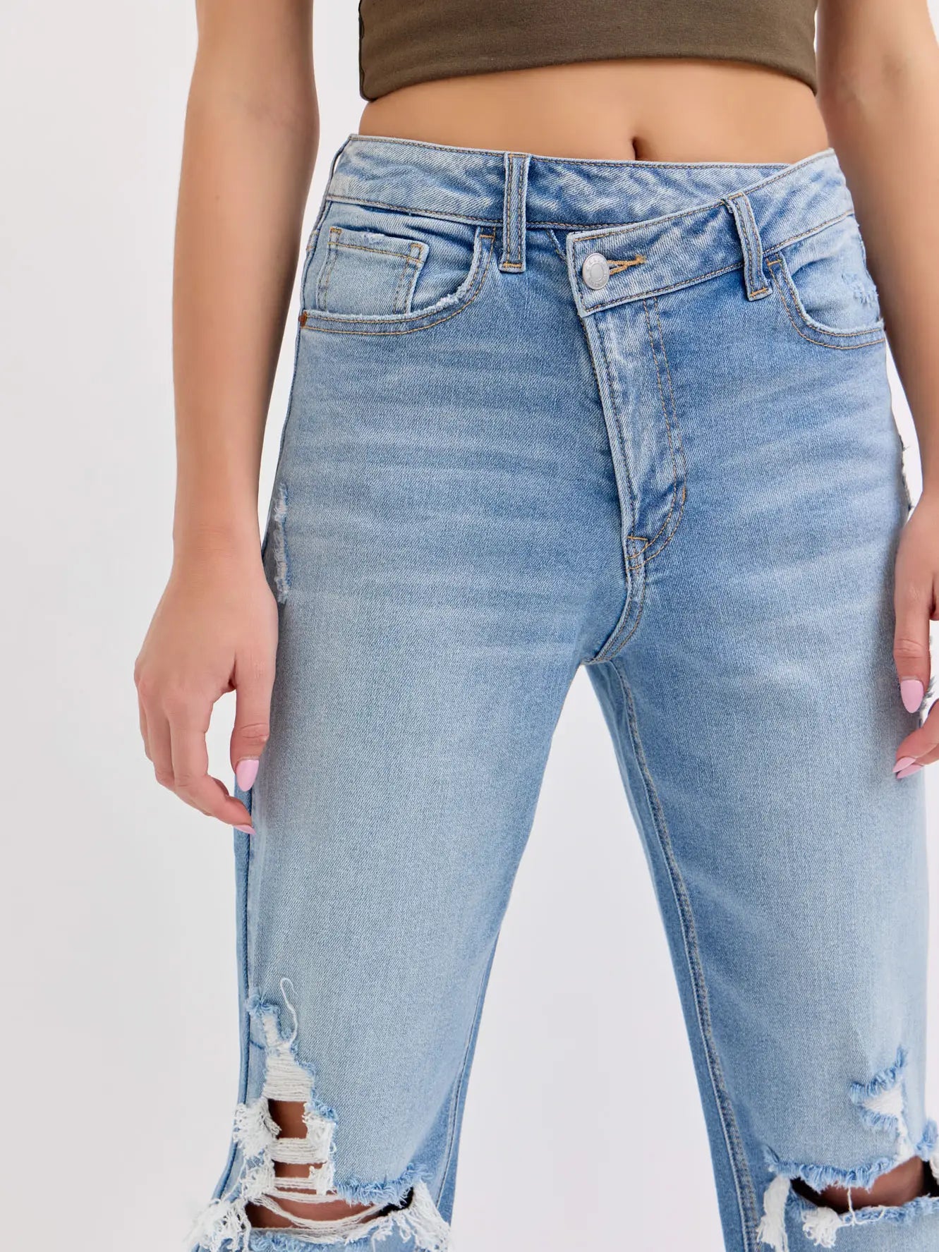 Super High Rise Repositioned Closure Jean