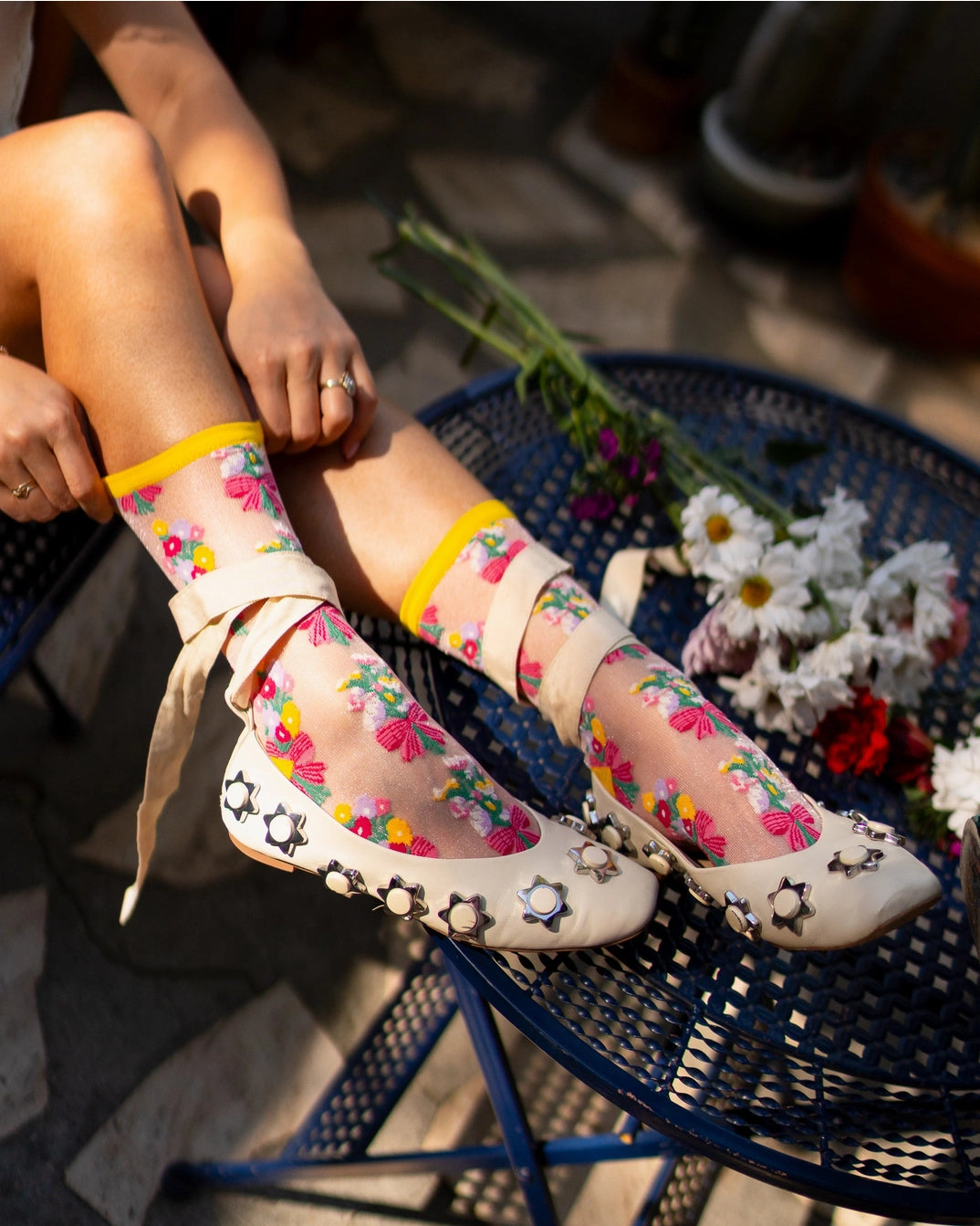 Bouquets All Day Shimmer Sheer Crew Socks