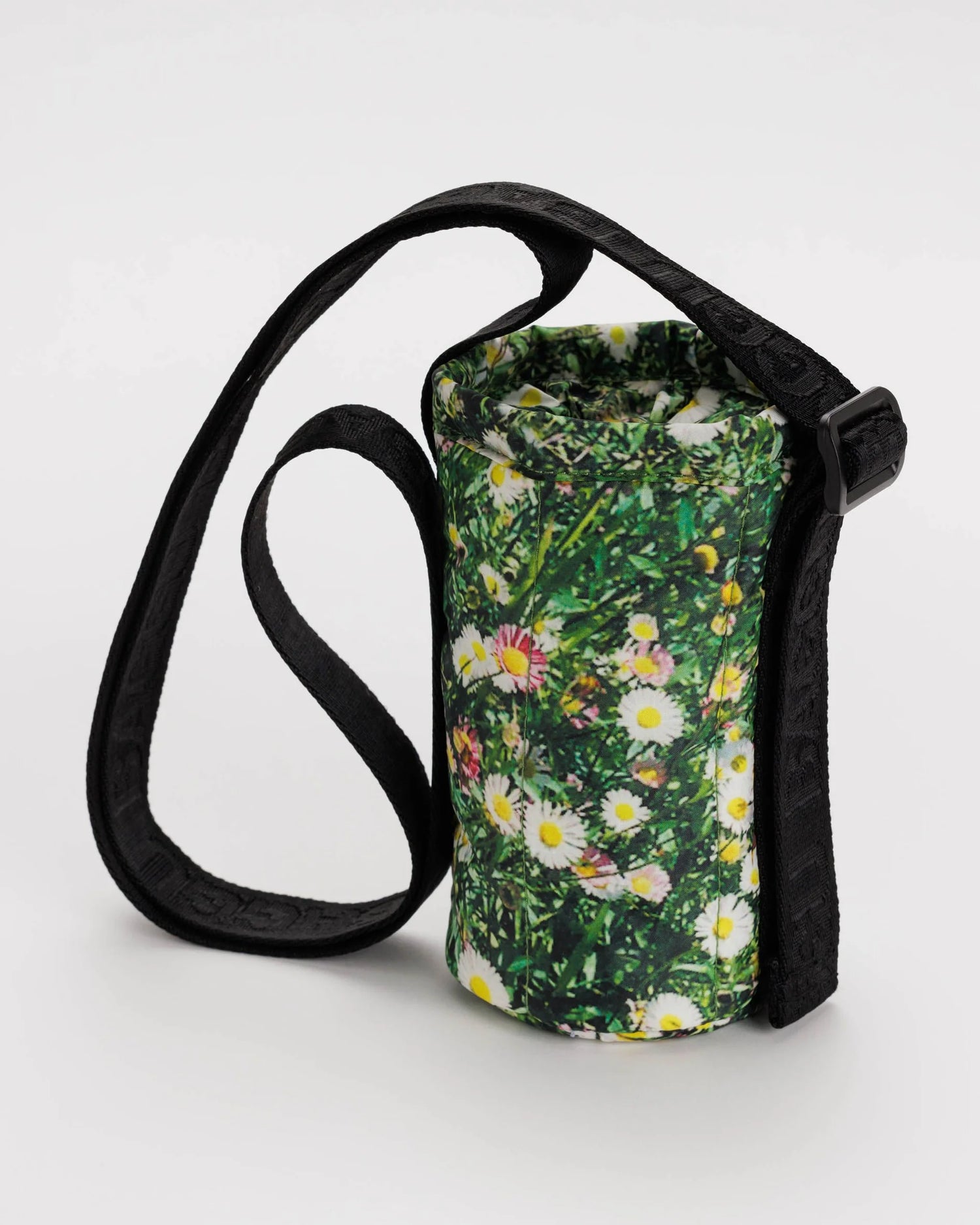 https://lucindas.net/cdn/shop/files/DaisyPuffyWaterBottleSlingBaggu_1500x.webp?v=1688667426