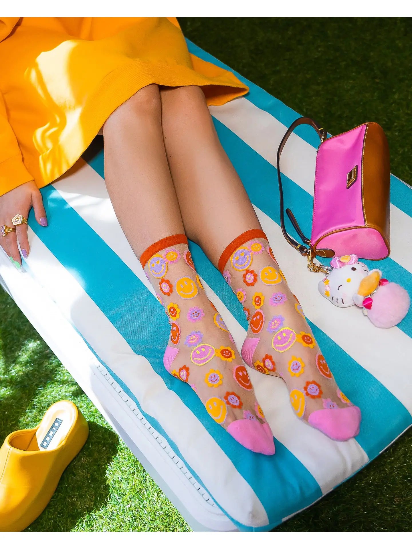 Smiley Face Daisy Sheer Crew Socks